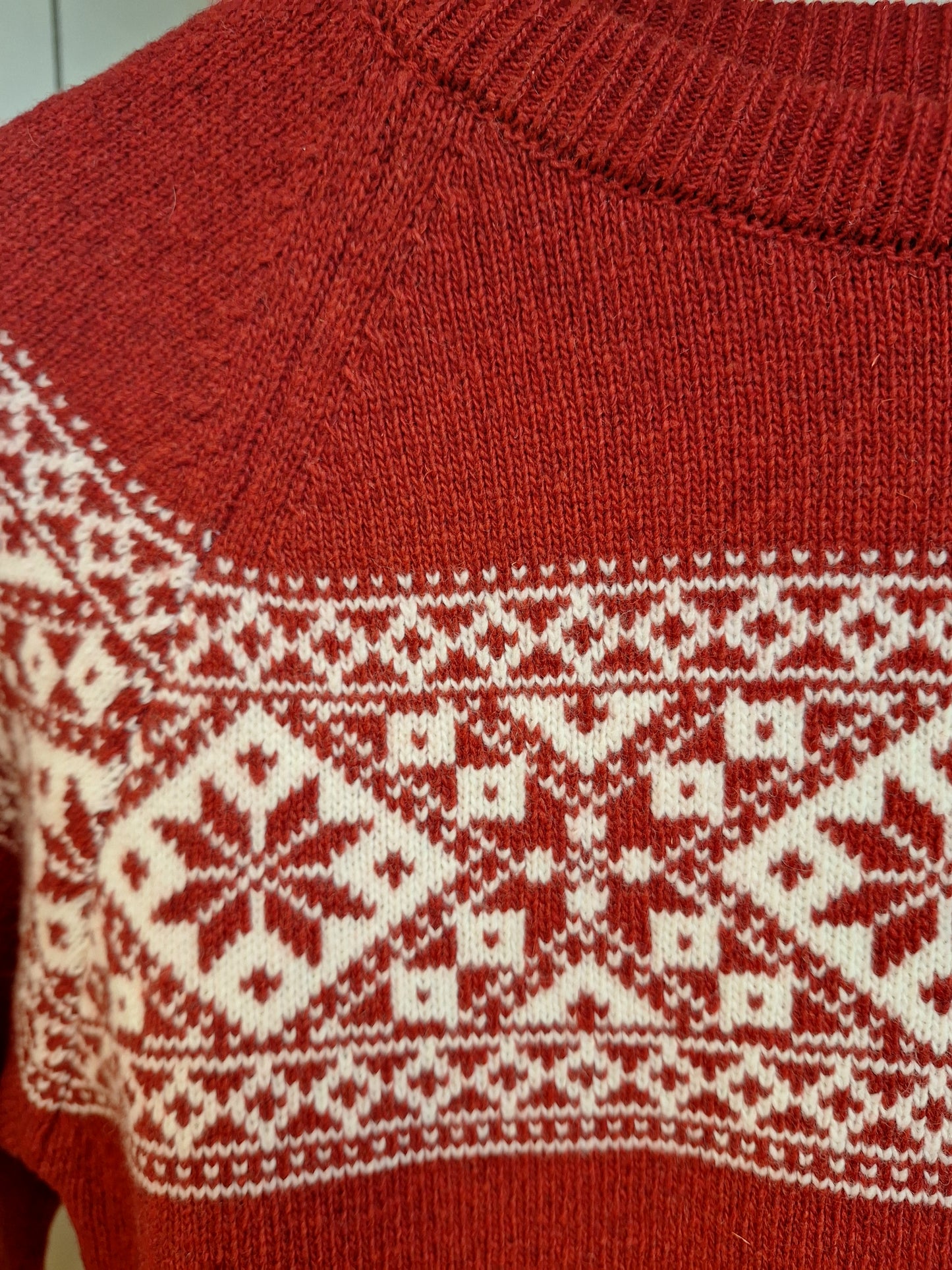 Emerald Harso Trui - Snowflake Pattern - Red, Grey, Light Blue