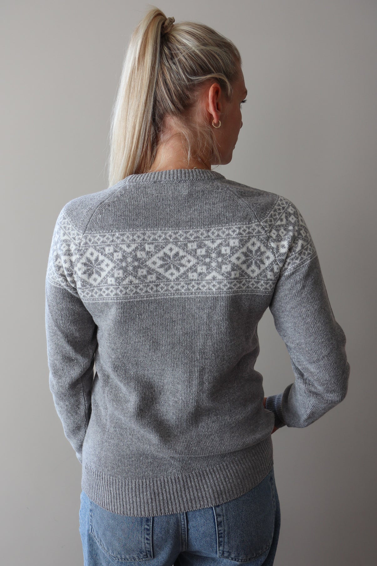 Emerald Harso Trui - Snowflake Pattern - Red, Grey, Light Blue