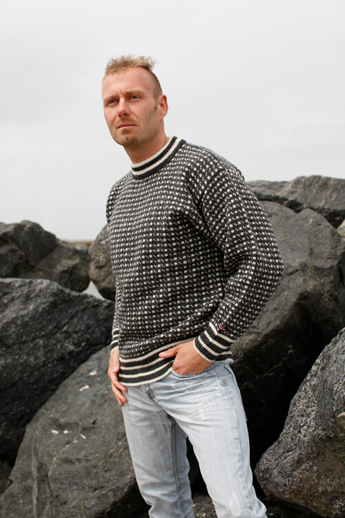 102-158 - Antracite/Ecru Faroese Round Neck Sweater