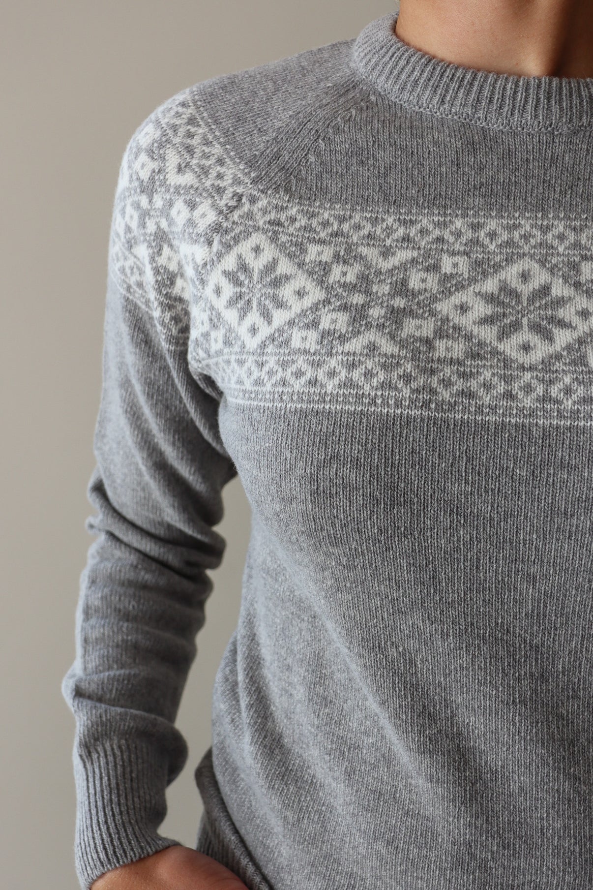 Emerald Harso Trui - Snowflake Pattern - Red, Grey, Light Blue