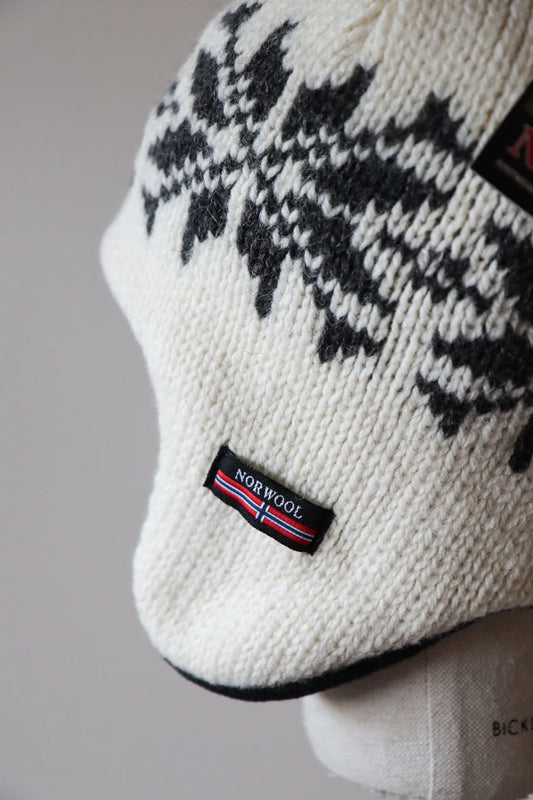 M191F 51 - Noorse Wollen Muts Met Oorwarmer en Fleecevoering - Ecru